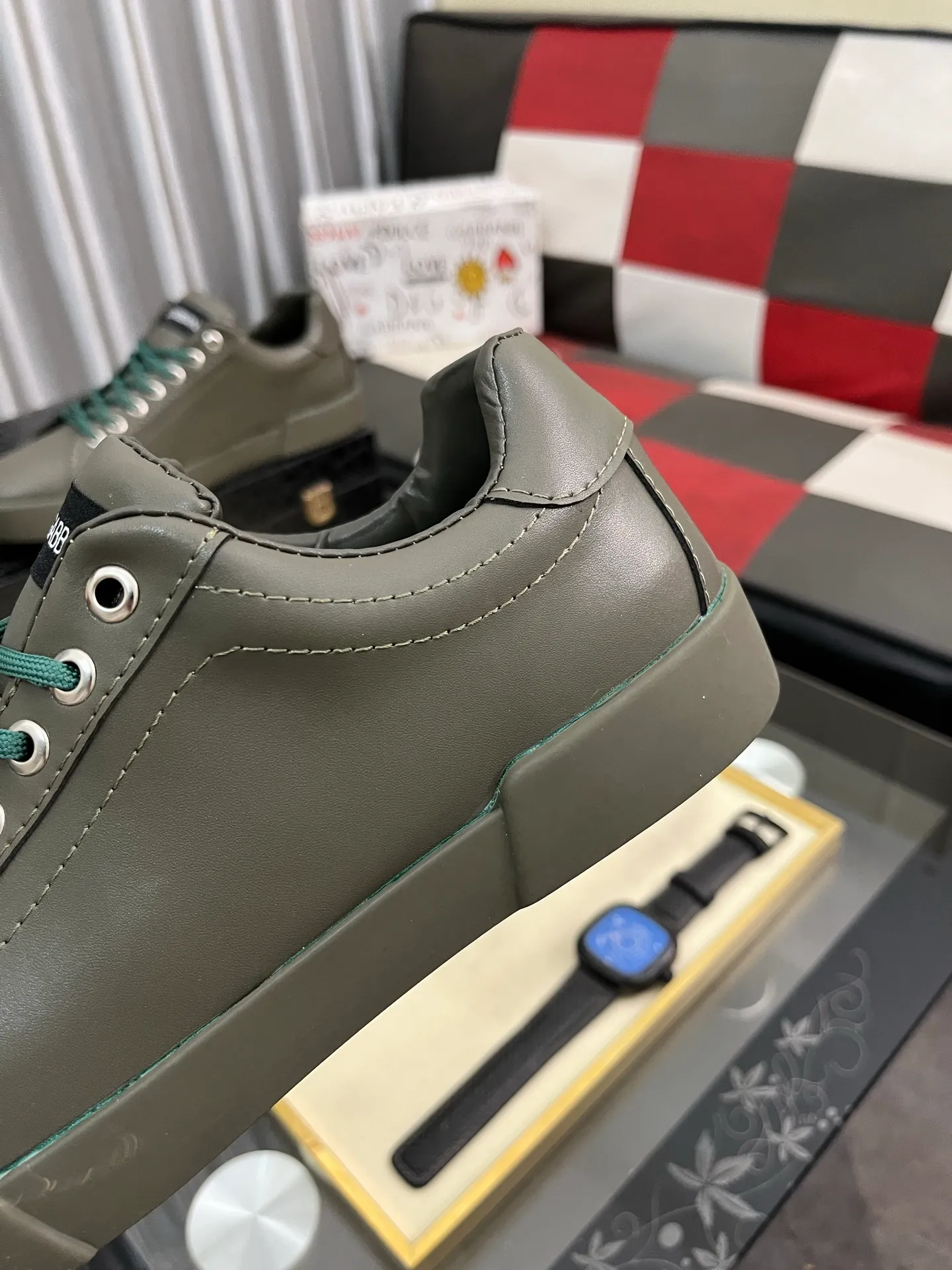 Men's shoes 💰420⌚️⌚️DG's latest popular 🔥🔥casual shoes, the tongue has the brand's iconic details, and the combination of silk cowhide and cow suede enhances the style. Fashionable and versatile, it can complement any look. Create an exquisite design with unique dynamic vitality and modern atmosphere, showing modern elegance. Size: 35-46